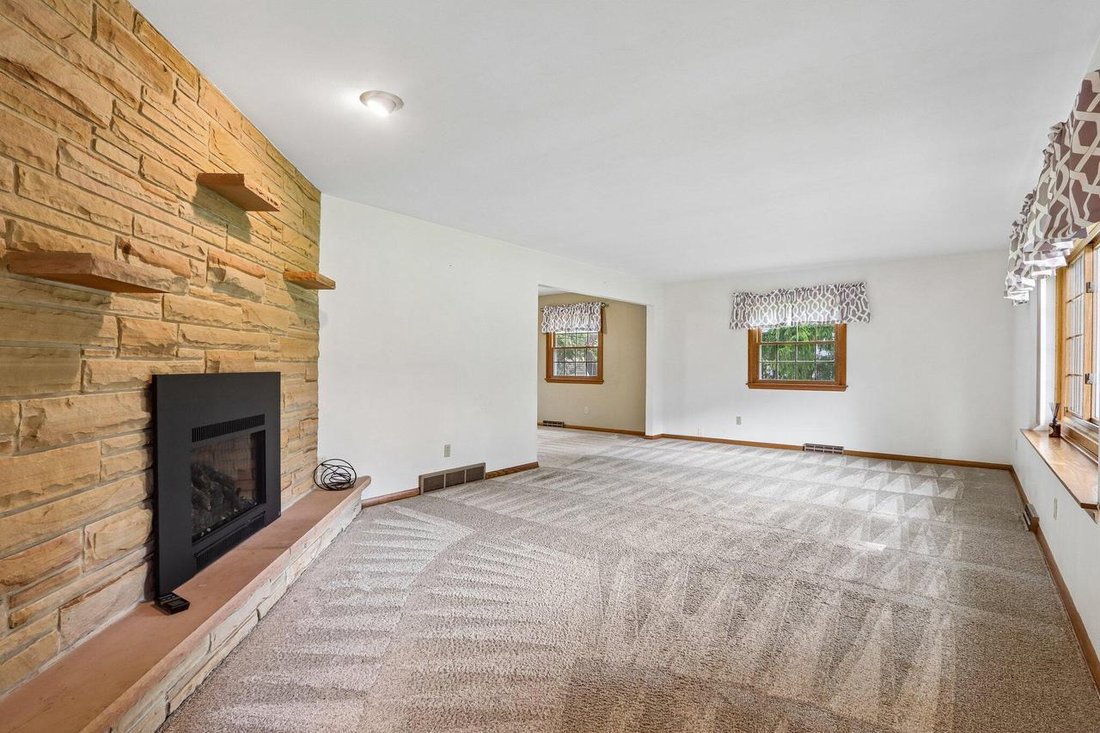 House in Hartland, Wisconsin, United States 4 - 18052888