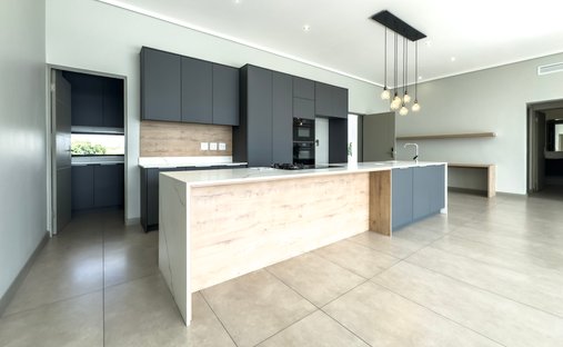 Apartment in Olifantsfontein 410-JR, Gauteng, South Africa 1