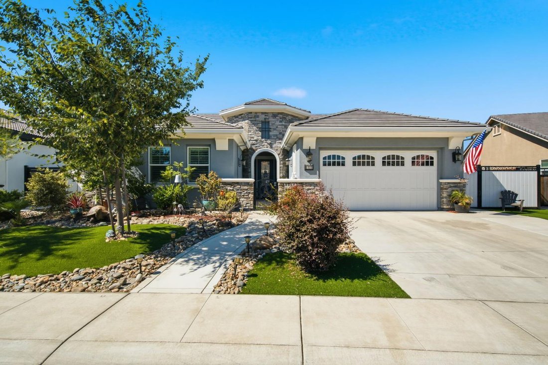 House in Manteca, California, United States 1 - 18320327