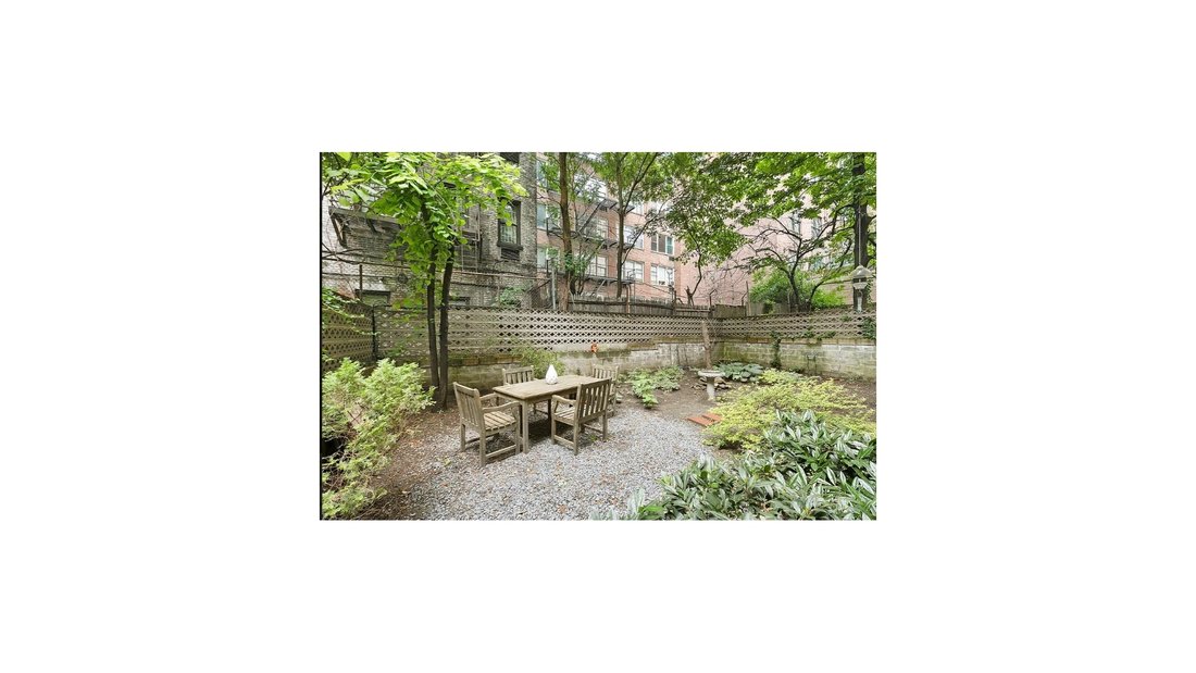 New York, New York, United States 5 - 18322960