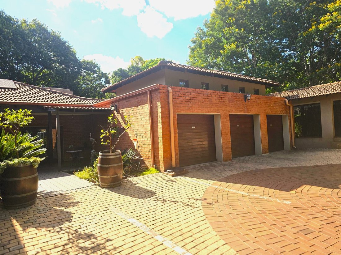 House in Waterkloof, Gauteng, South Africa 5 - 17155695