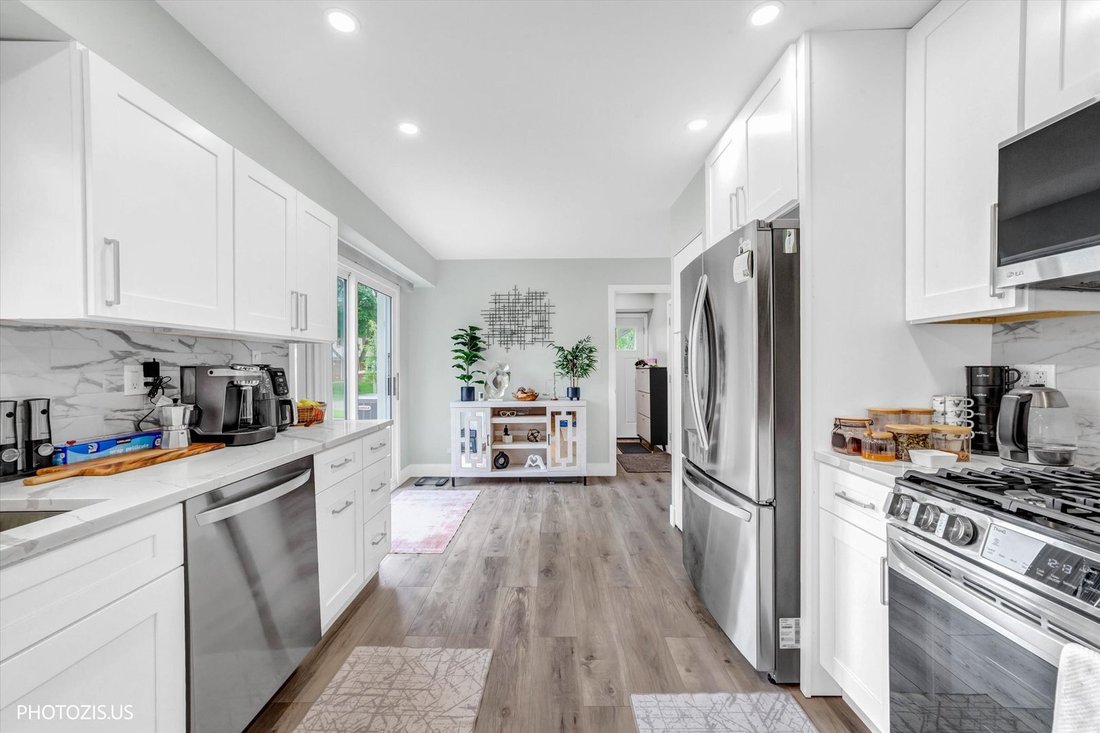 House in Buffalo Grove, Illinois, United States 3 - 18322308