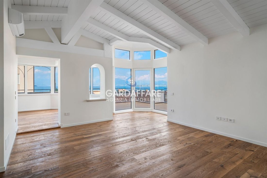 Apartment in Historic Center, Desenzano del Garda, Lombardy 2 - 18321112