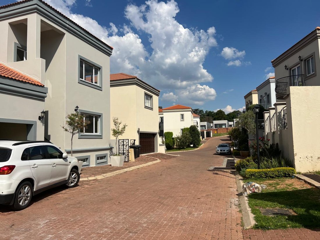 Townhouse in Farmall, Gauteng, South Africa 1 - 16645745