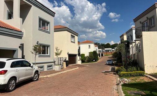Townhouse in Farmall, Gauteng, South Africa 1