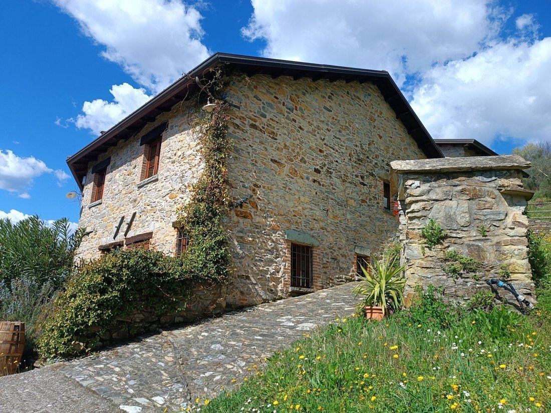 Farm Ranch in Fivizzano, Tuscany, Italy 5 - 18320894