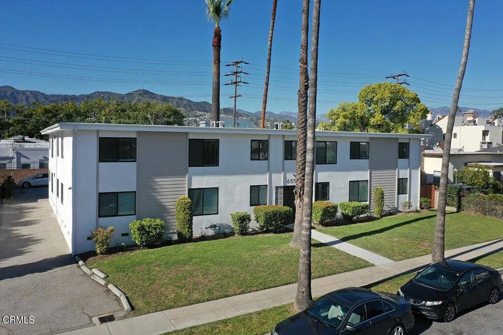 Glendale, California, United States 2 - 18321938