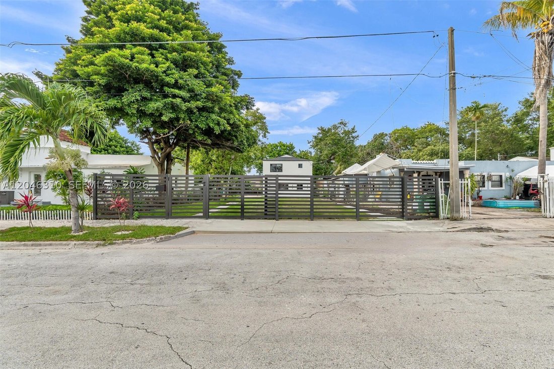 House in Miami, Florida, United States 1 - 18318270
