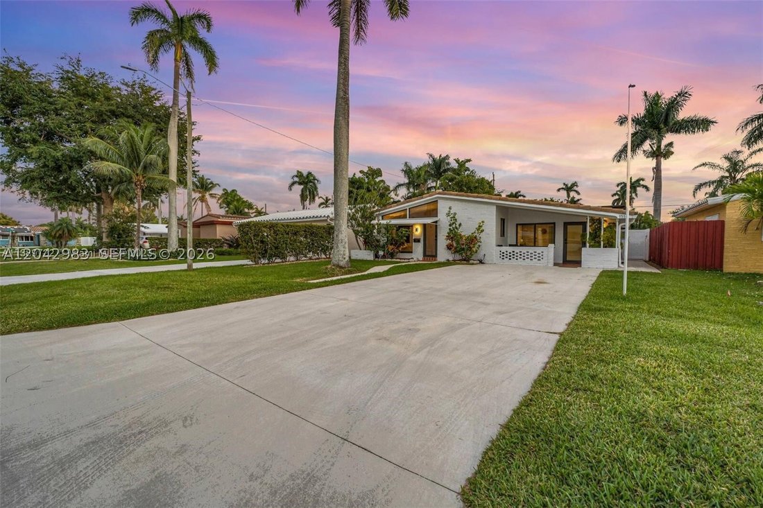 House in Hollywood, Florida, United States 2 - 18321829