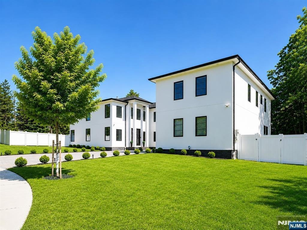 House in Paramus, New Jersey, United States 1 - 18323188