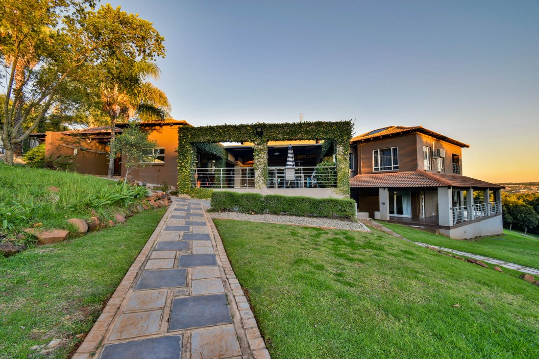 House in Woodhill Golf Estate, Gauteng, South Africa 3 - 18320314