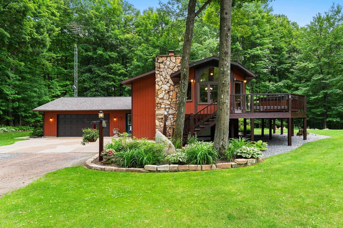 House in Rosholt, Wisconsin, United States 3 - 18321738