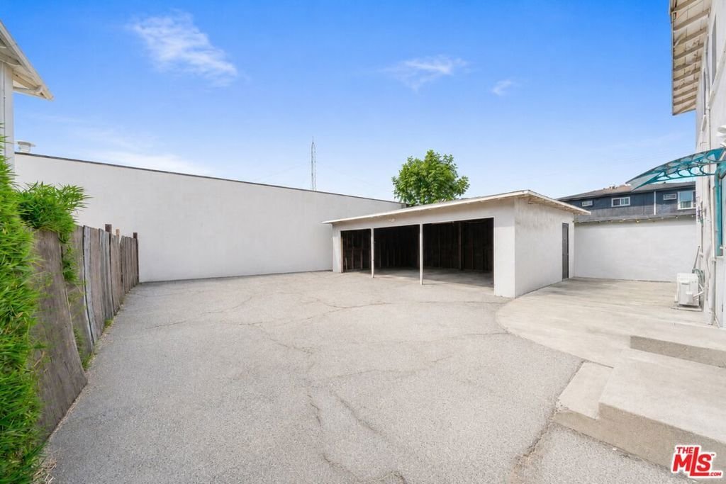 Alhambra, California, United States 4 - 18321786