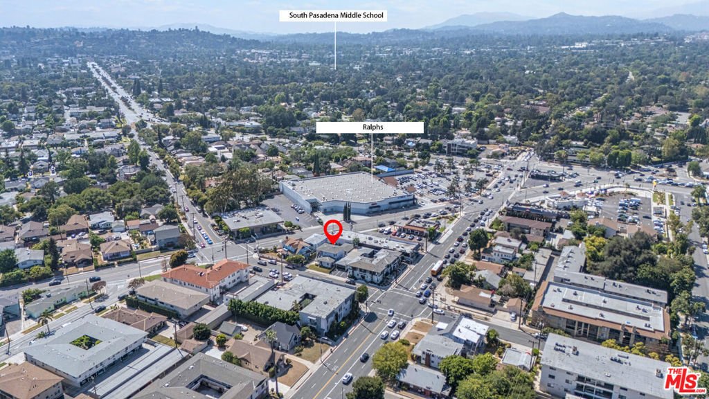 Alhambra, California, United States 5 - 18321786