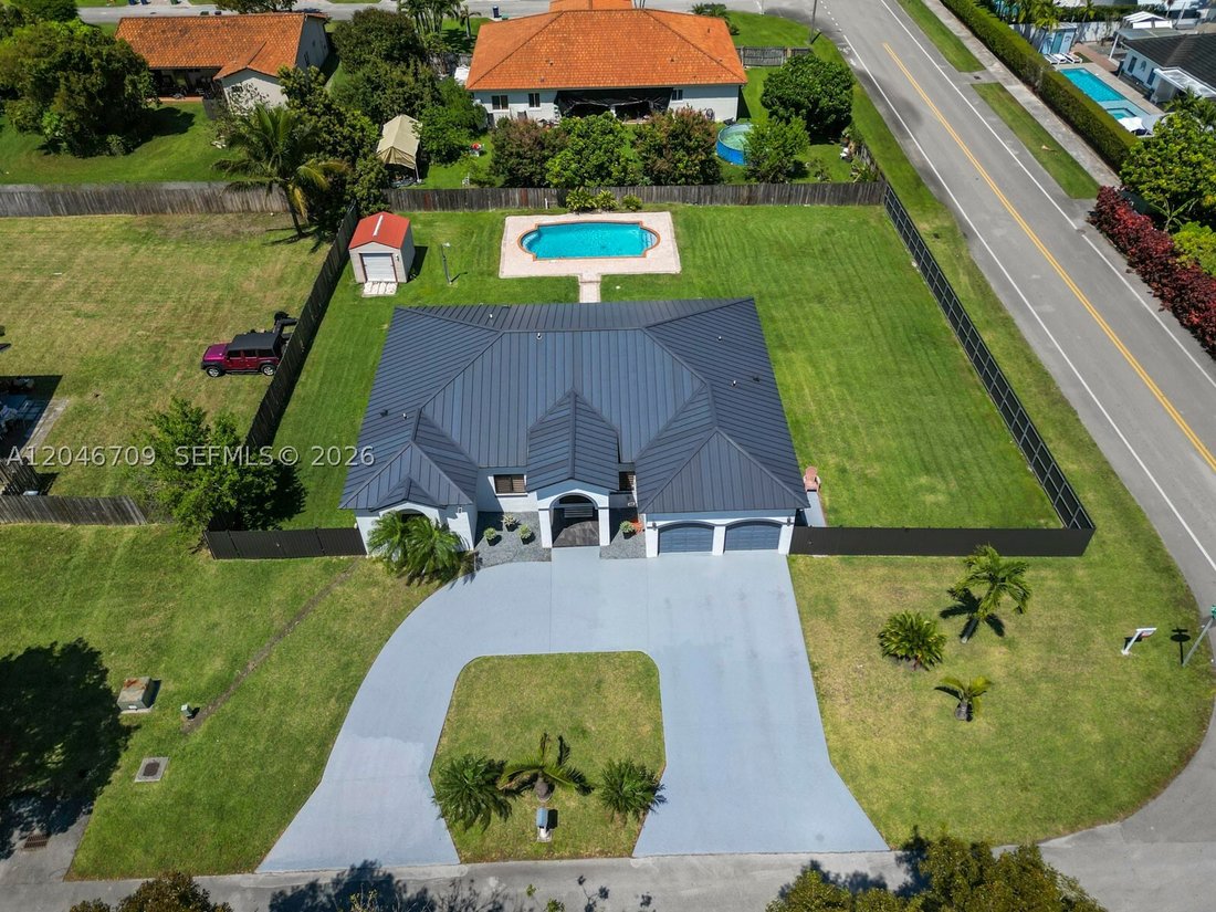 House in Miami, Florida, United States 3 - 18321793