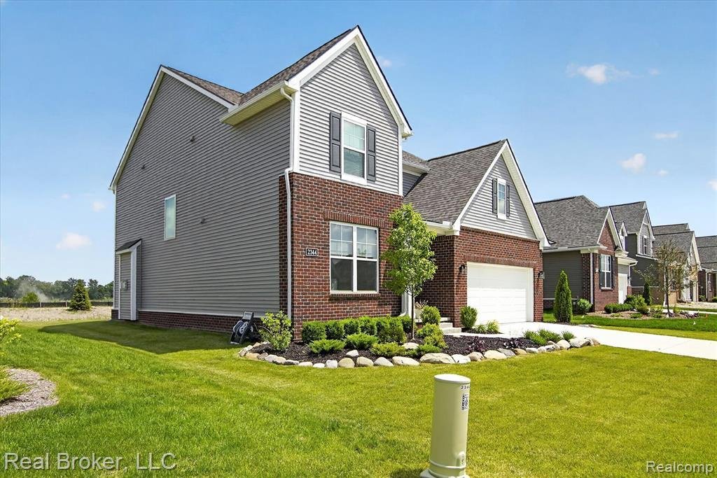 House in Wixom, Michigan, United States 3 - 18318753