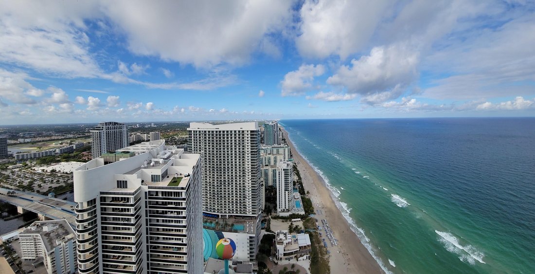 Condo in Hallandale Beach, Florida, United States 1 - 18322677