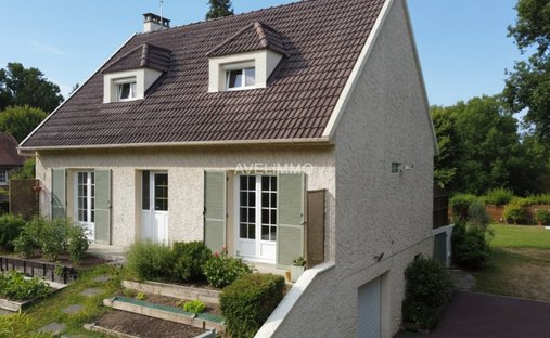 House in Montfort-l'Amaury, Ile-de-France, France 1