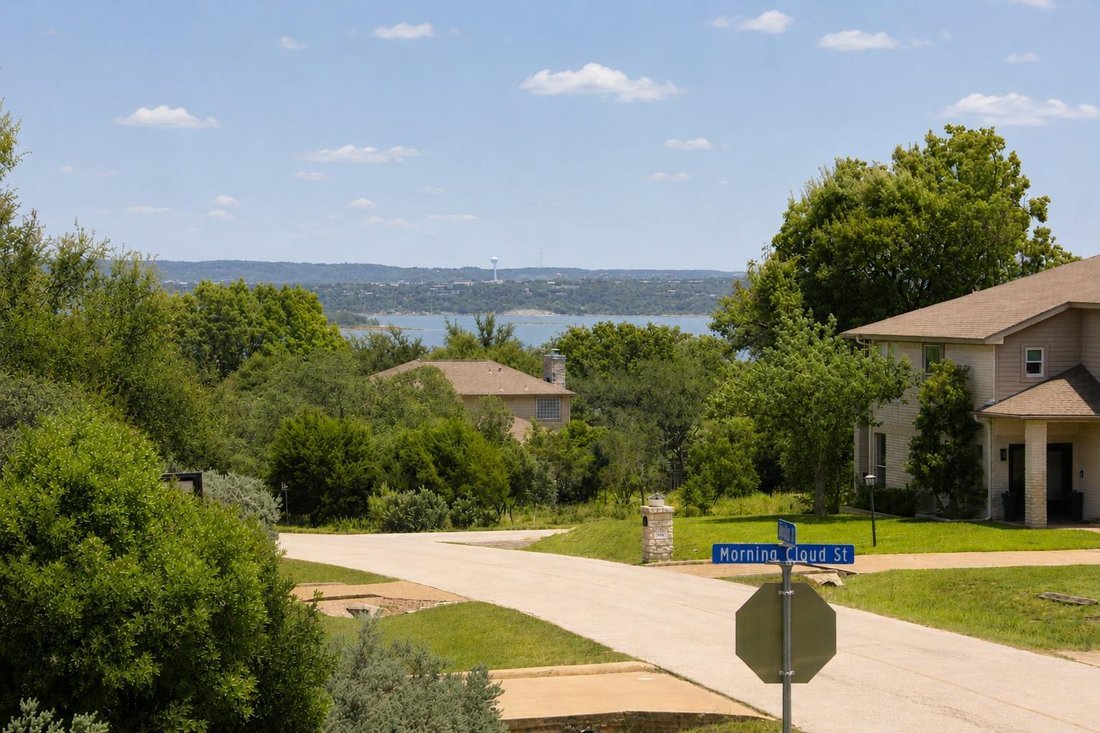 House in The Hills, Texas, United States 2 - 17799414