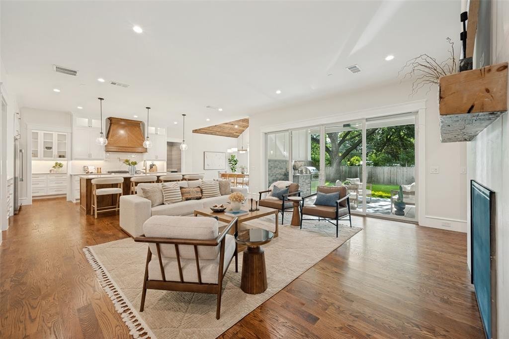 House in Farmers Branch, Texas, United States 3 - 18318202