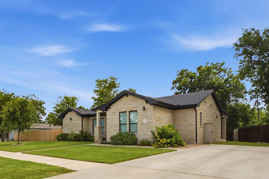 House in Georgetown, Texas, United States 5 - 17611092