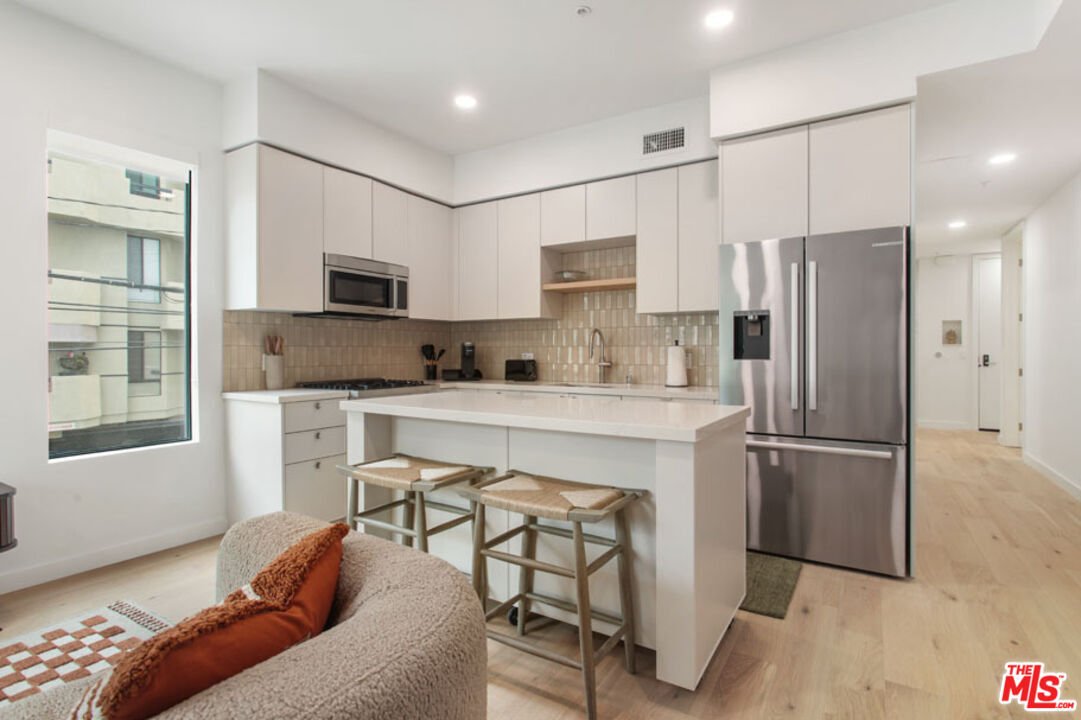 Los Angeles, California, United States 3 - 18322904