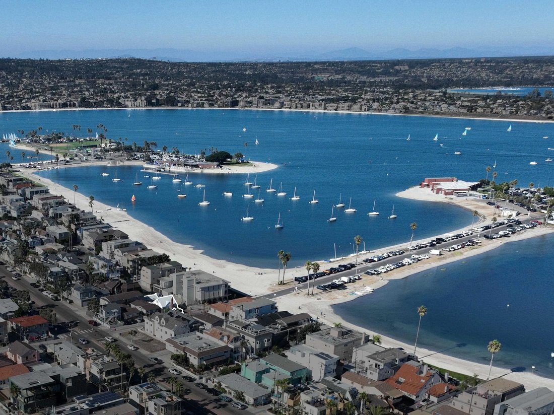 San Diego, California, United States 5 - 18321935