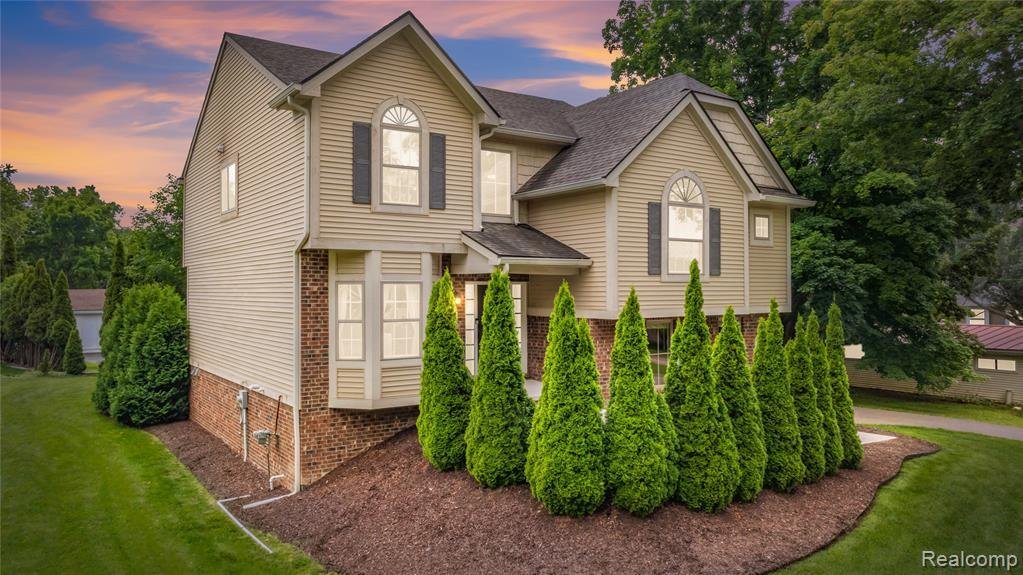 House in Walled Lake, Michigan, United States 1 - 18321086