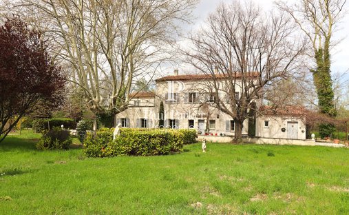 Villa in Caumont-sur-Durance, Provence-Alpes-Côte d'Azur, France 1
