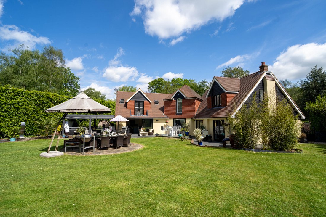 House in Felbridge, England 2 - 18323154