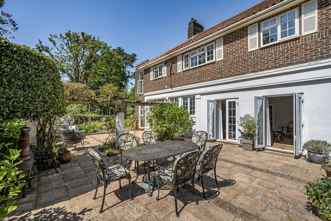 House in Horsham, England 1 - 18319917