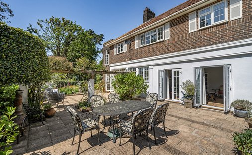 House in Horsham, England 1