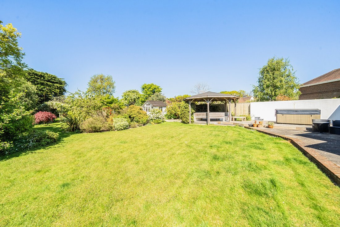 House in Hayling Island, England 3 - 18319903