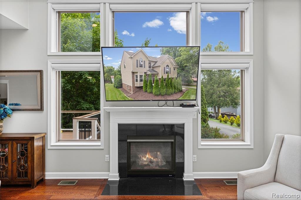 House in Walled Lake, Michigan, United States 2 - 18321086