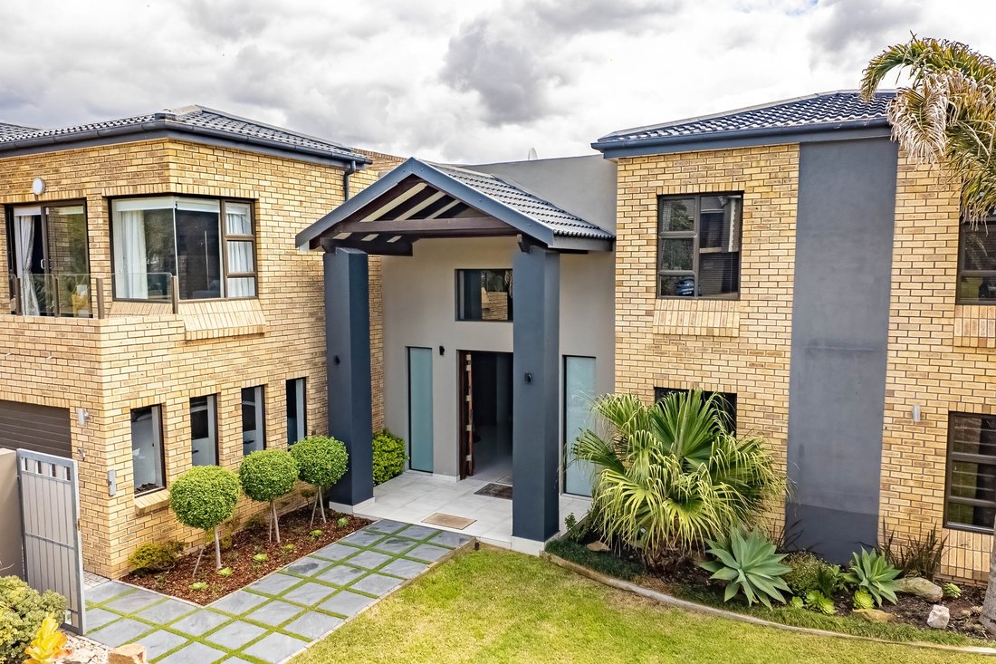 House in Van Der Stel, Cape Town, South Africa 4 - 16298613