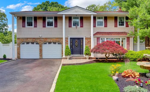 House in Hauppauge, New York, United States 1