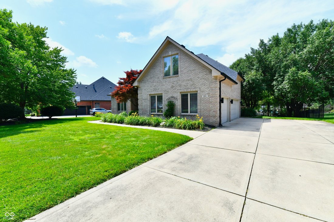 House in Greenwood, Indiana, United States 5 - 18321709