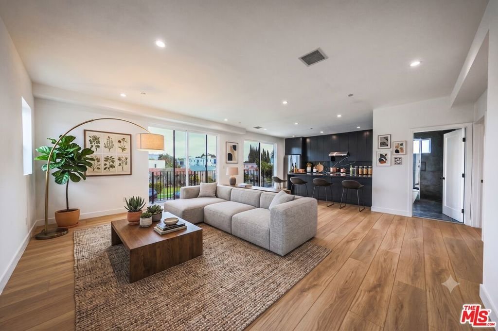Los Angeles, California, United States 2 - 18321756