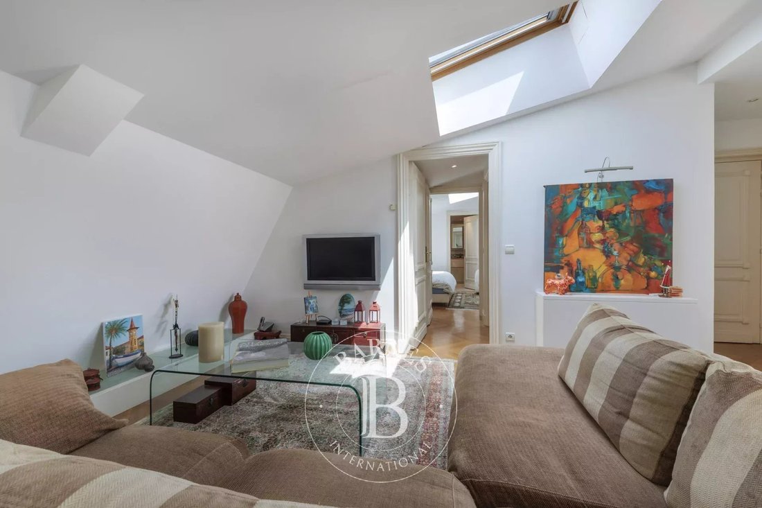 Apartment in Saint Philippe du Roule, Paris 8e Arrondissement, Paris 4 - 18319637
