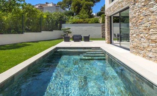 House in Les Plaines-Les Tasses, Saint-Raphaël, France 1