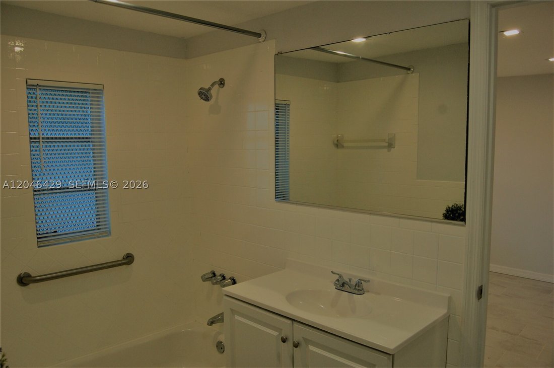 House in Miami, Florida, United States 5 - 18321775