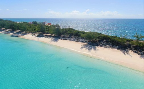 Land in Nassau, New Providence, The Bahamas 1