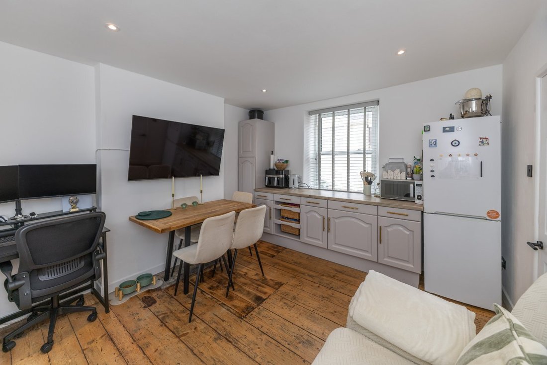 House in United Kingdom 2 - 18321686