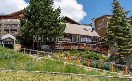 Chalet in Alpe d'Huez, Auvergne-Rhône-Alpes, France 1