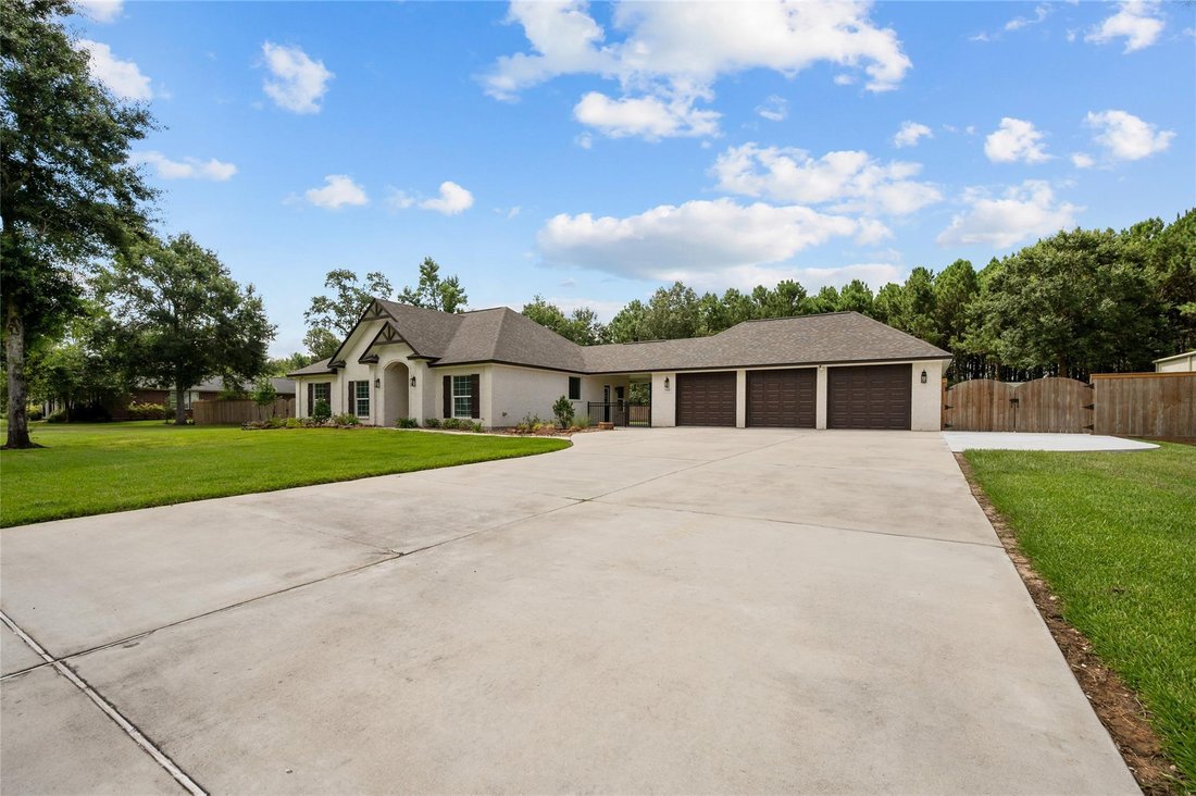 House in Anahuac, Texas, United States 5 - 18322718