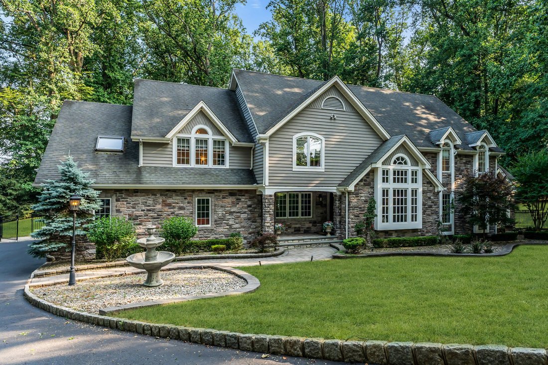House in Holmdel, New Jersey, United States 1 - 18320111