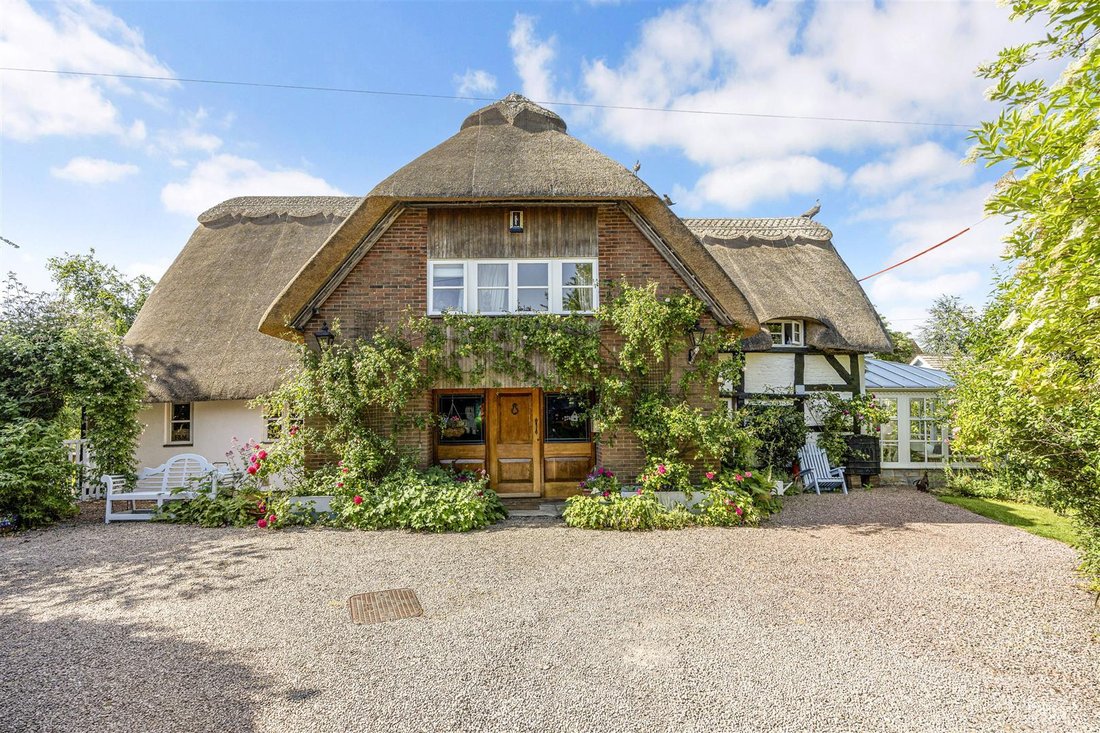 House in Twyning, England 1 - 17908962