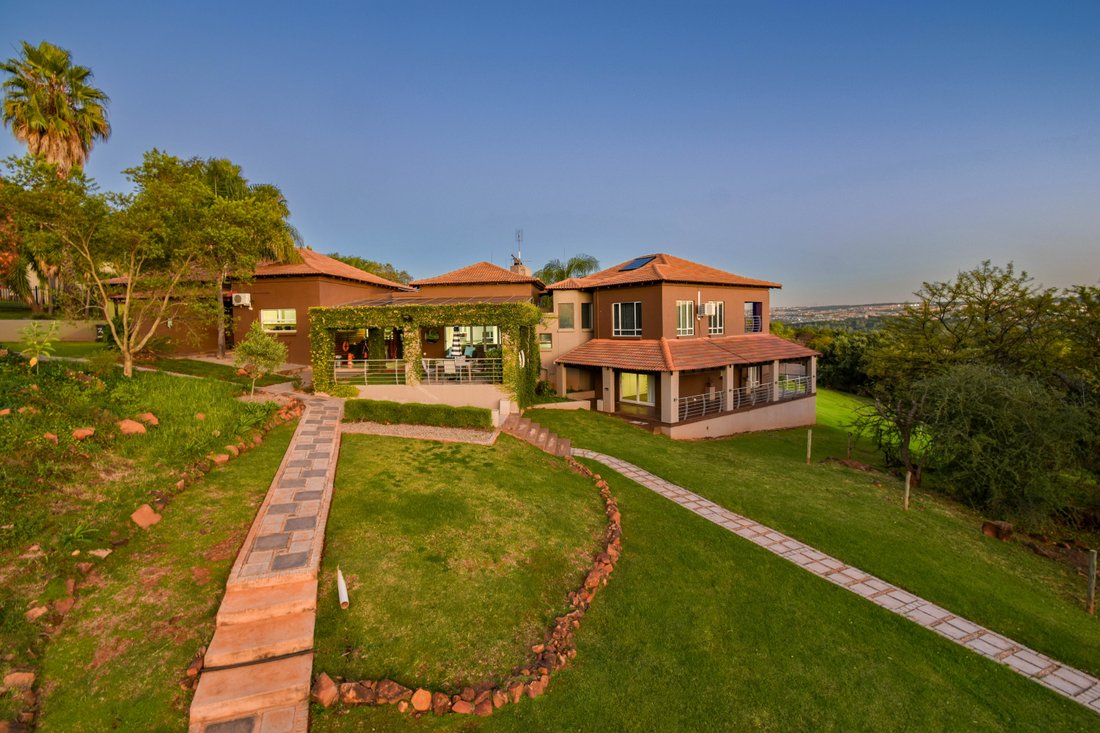 House in Woodhill Golf Estate, Gauteng, South Africa 1 - 18320314