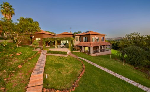House in Woodhill Golf Estate, Gauteng, South Africa 1