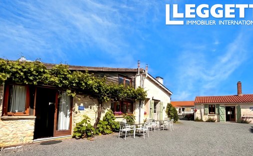 House in Puyravault, Pays de la Loire, France 1